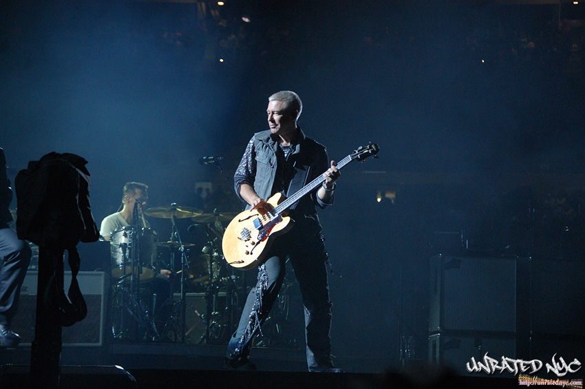 U2 360 @ Giants Stadium, NYC [Photo by Sam Frank (c) 2009 UnRated NYC]